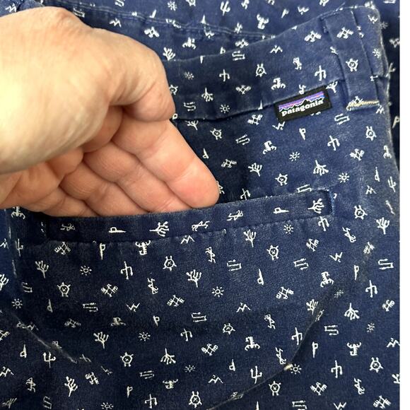 Patagonia Women Size 12 Organic Cotton Aztec Southwest Print Blue Cropped Pants - Picture 10 of 12